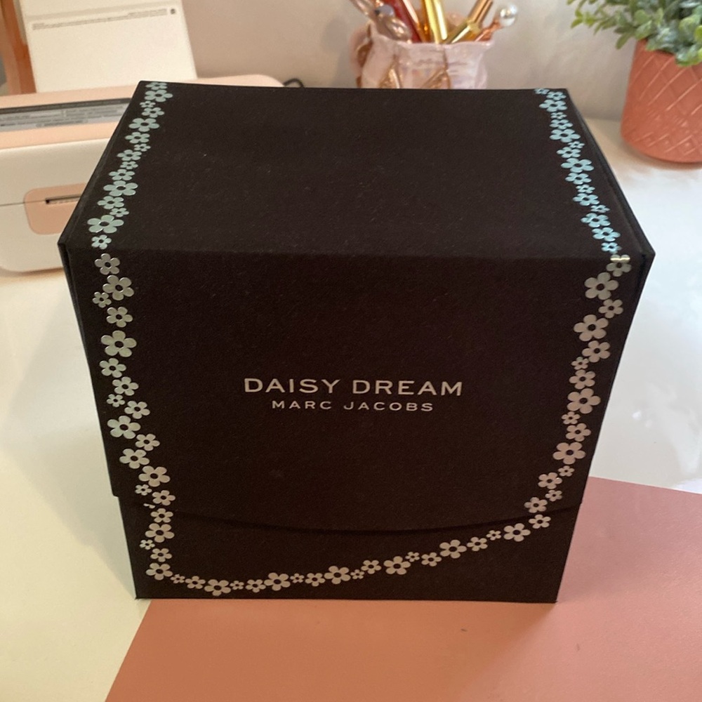 Marc Jacobs perfume empty box.